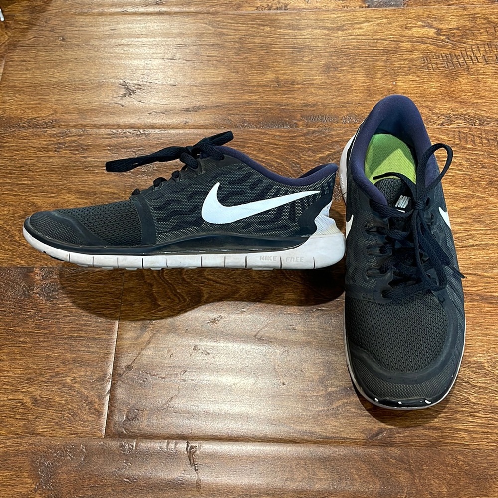 Black Nike free run 5.0 size 5 in good condition!